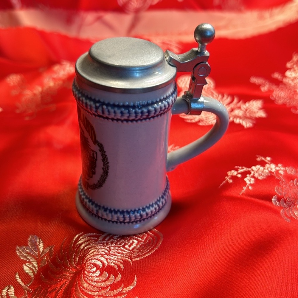 Adorable collectible mini German/Deutschland stein